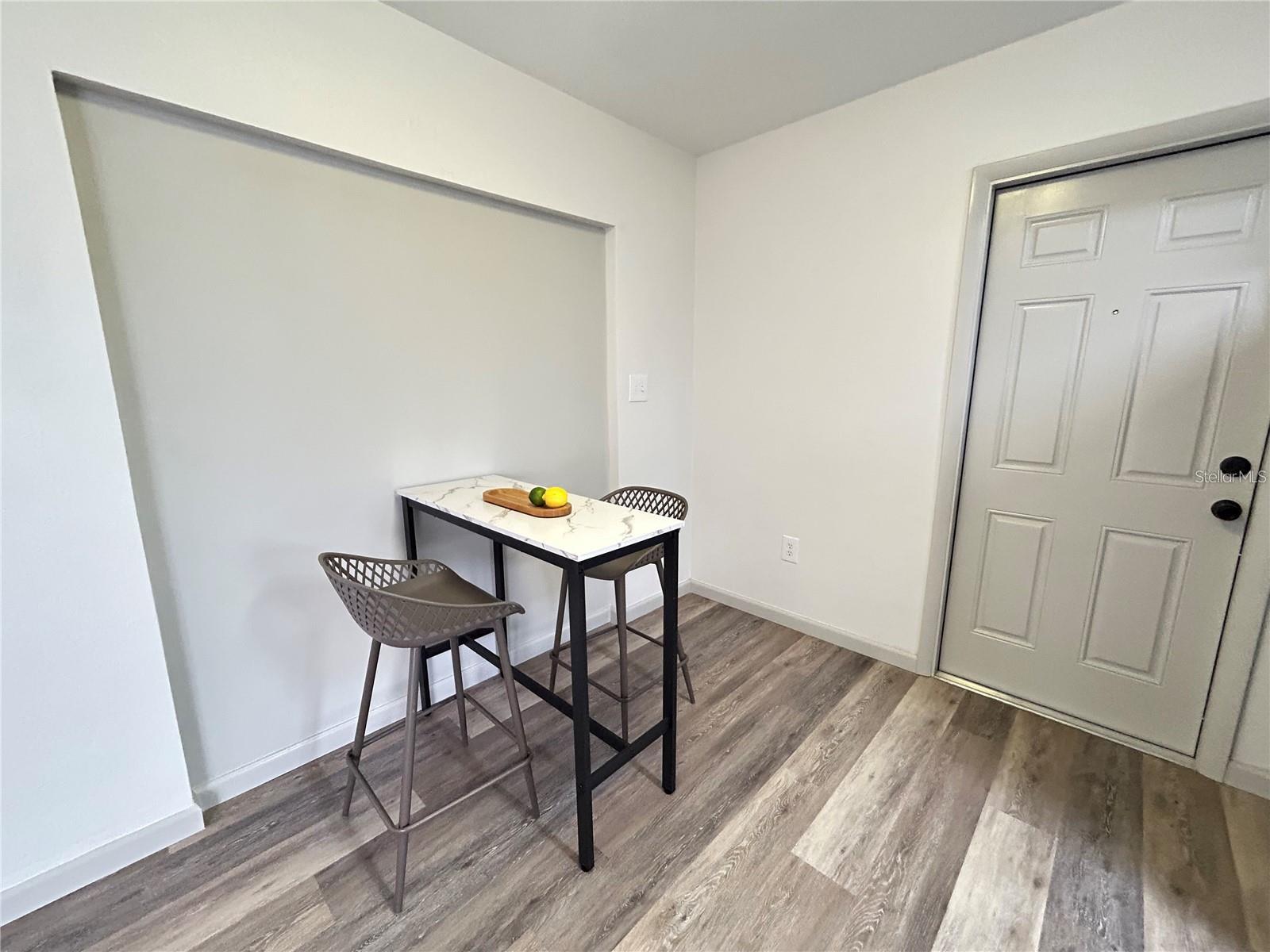 Image 7 of 35 For 4909 Fleetwood Street