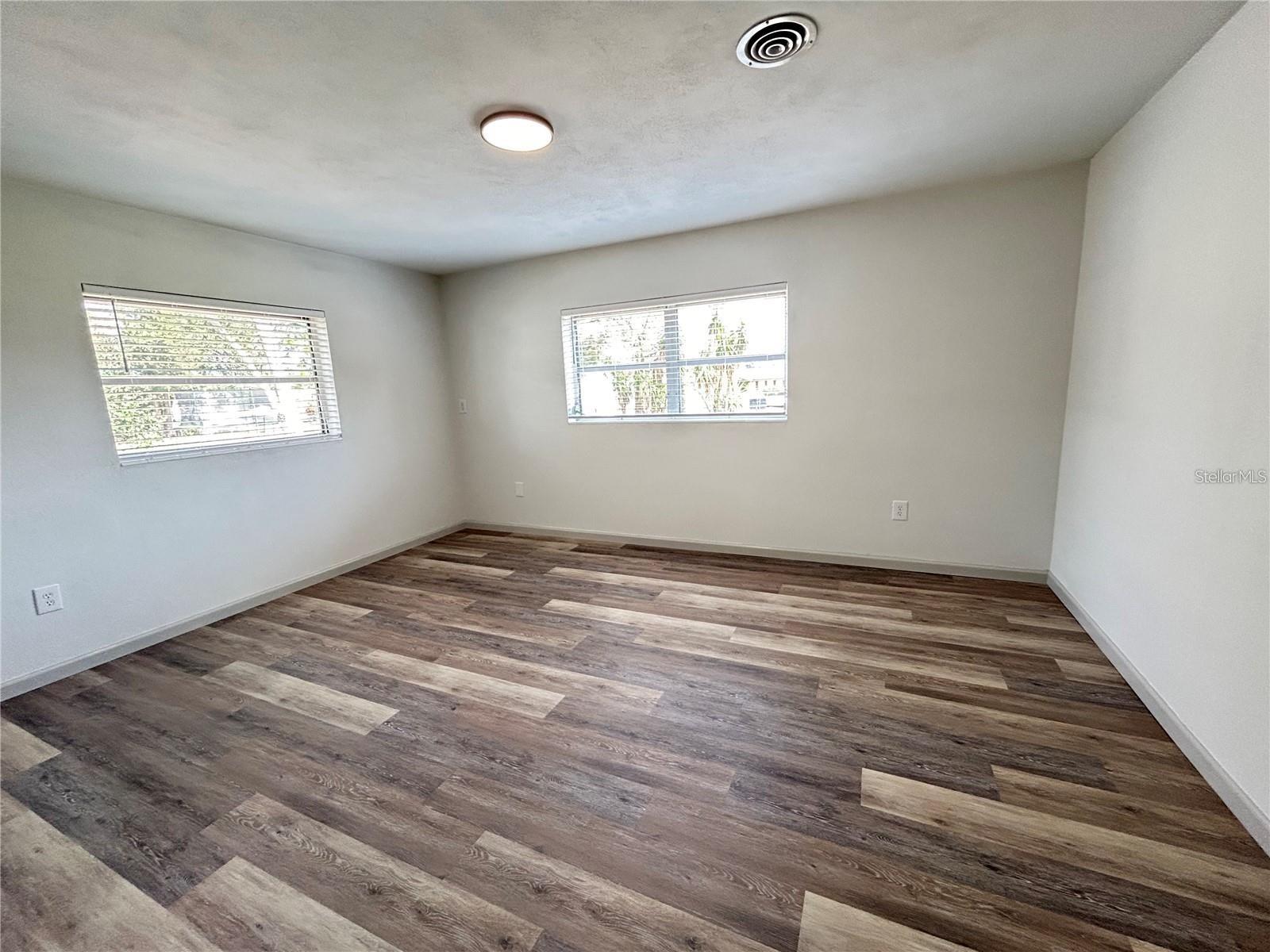 Image 8 of 35 For 4909 Fleetwood Street