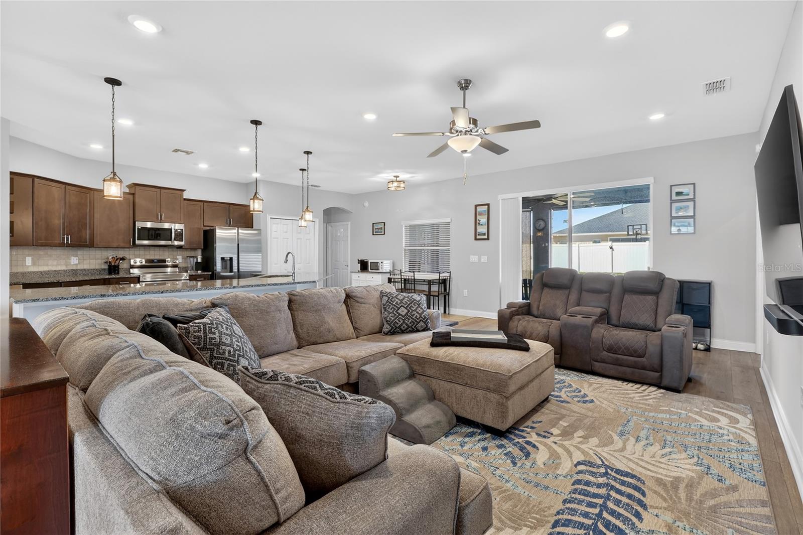 Image 19 of 61 For 6847 Treymont Drive