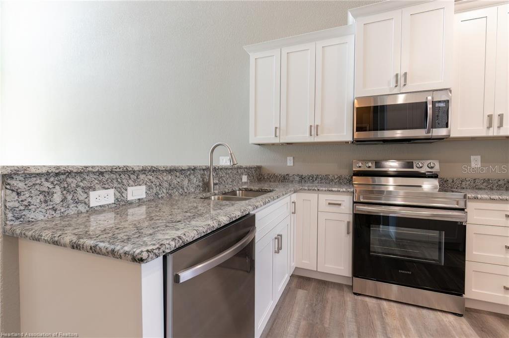 Image 10 of 18 For 1900 Oasis Boulevard