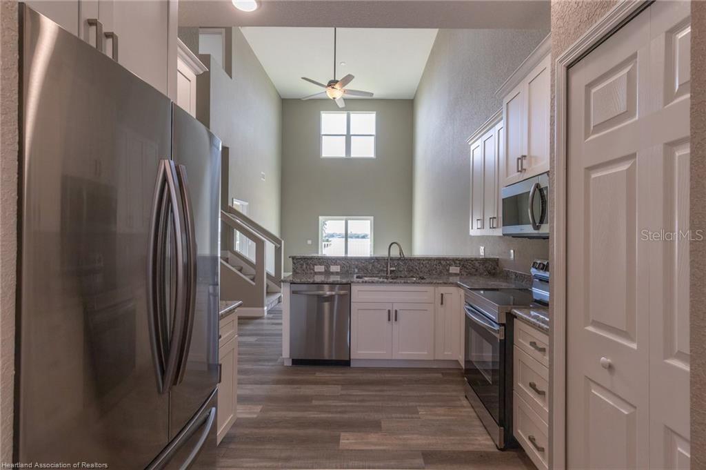 Image 9 of 18 For 1900 Oasis Boulevard