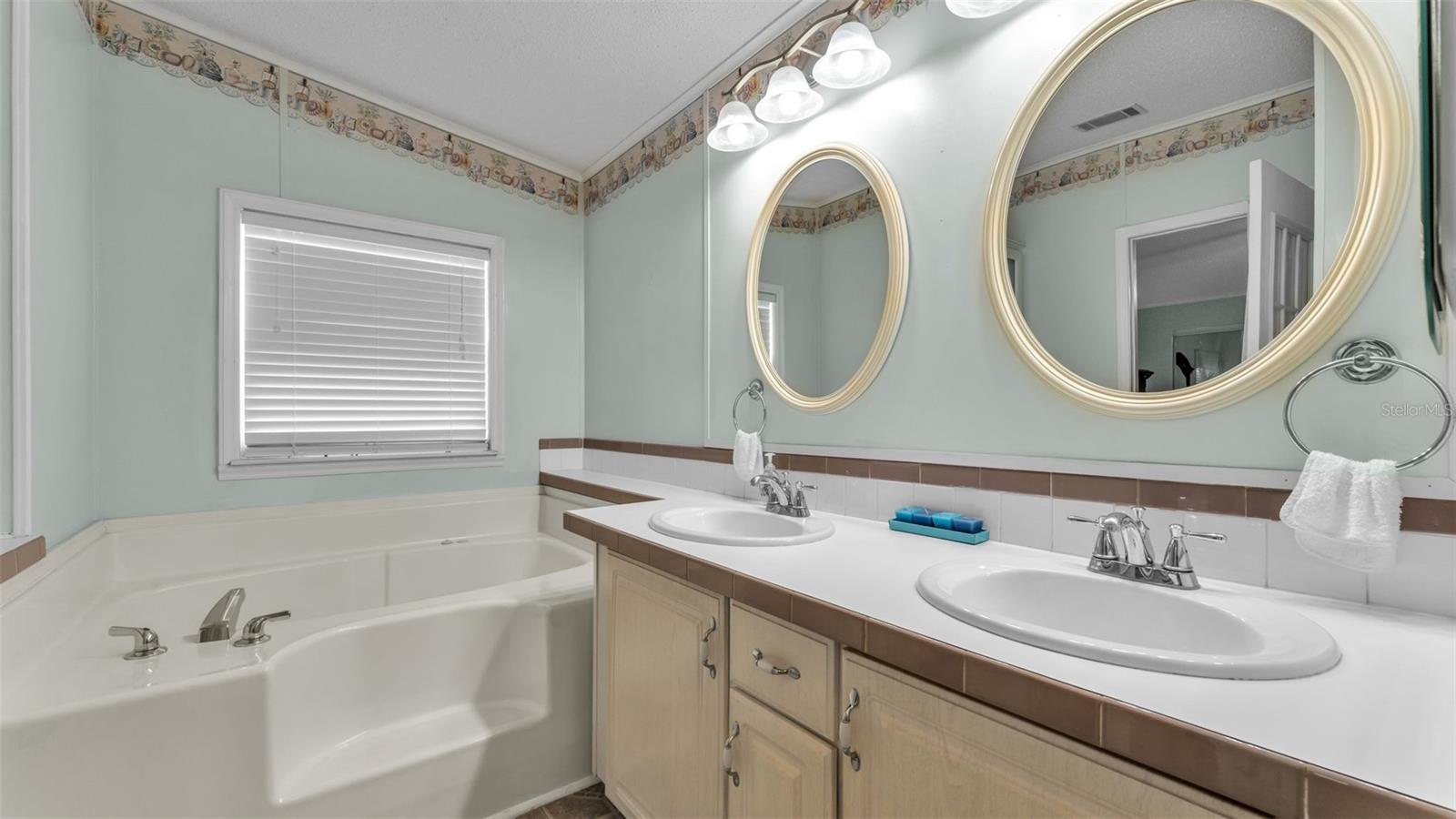 Image 21 of 39 For 5248 Island View Circle S