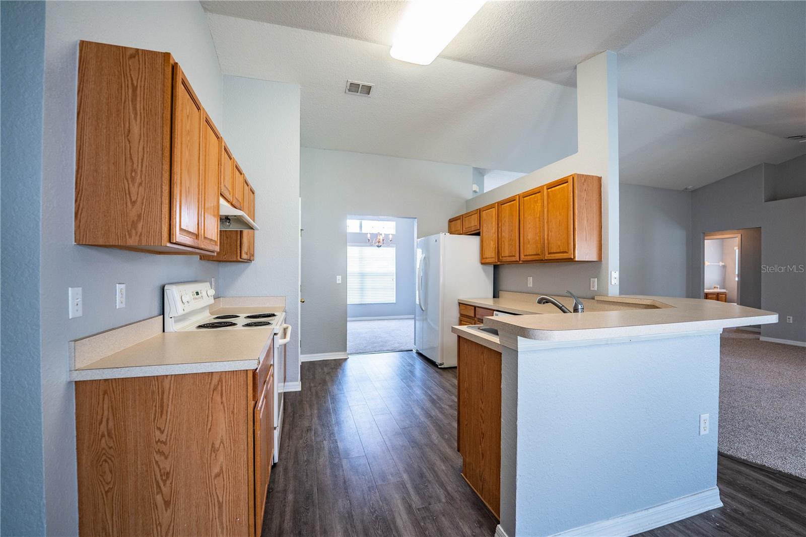 Image 21 of 87 For 233 Towhee Road