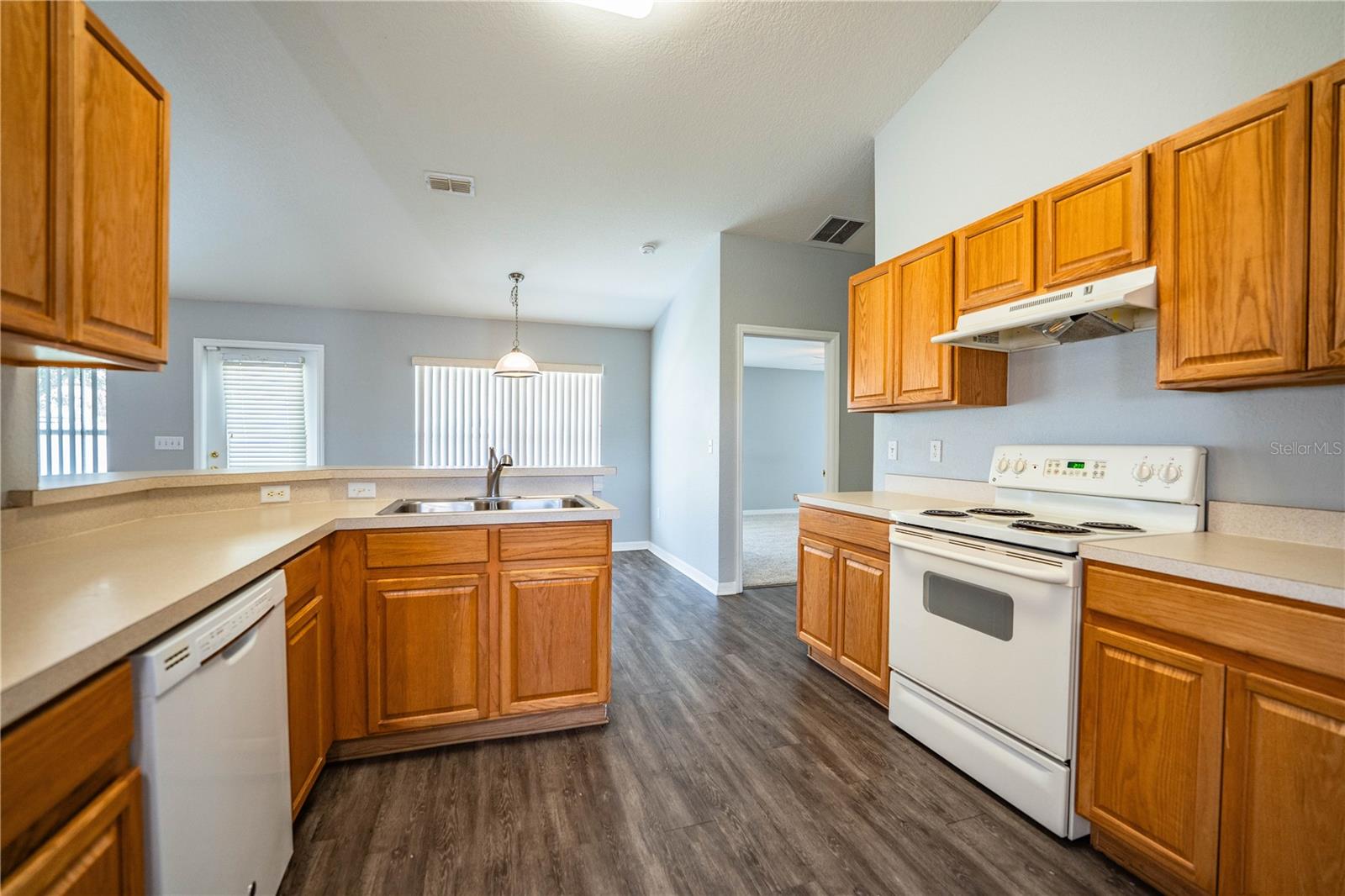 Image 27 of 87 For 233 Towhee Road