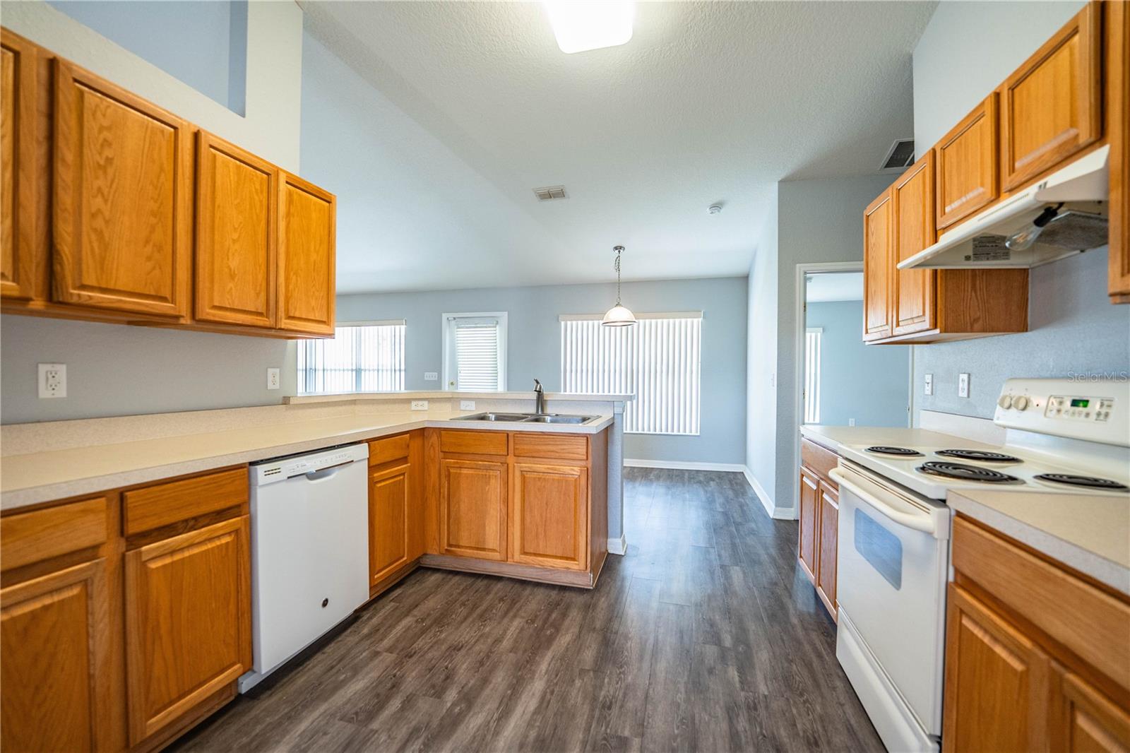 Image 28 of 87 For 233 Towhee Road