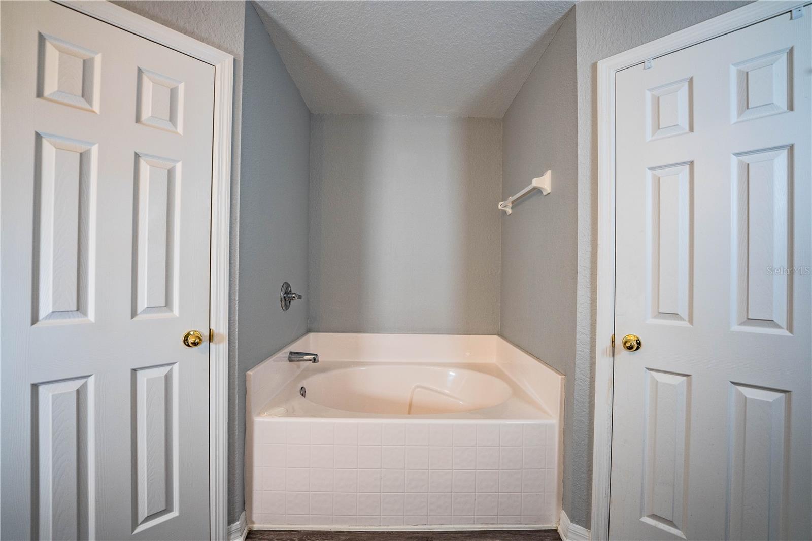 Image 47 of 87 For 233 Towhee Road