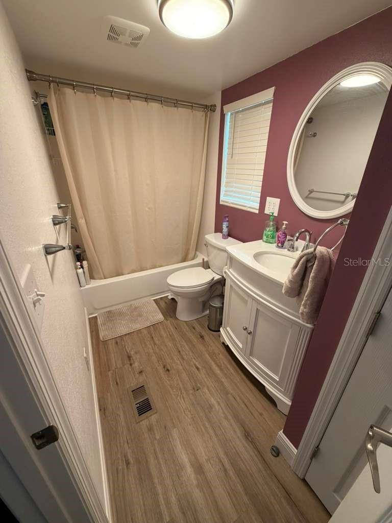 Image 10 of 17 For 2412 Island Oaks W