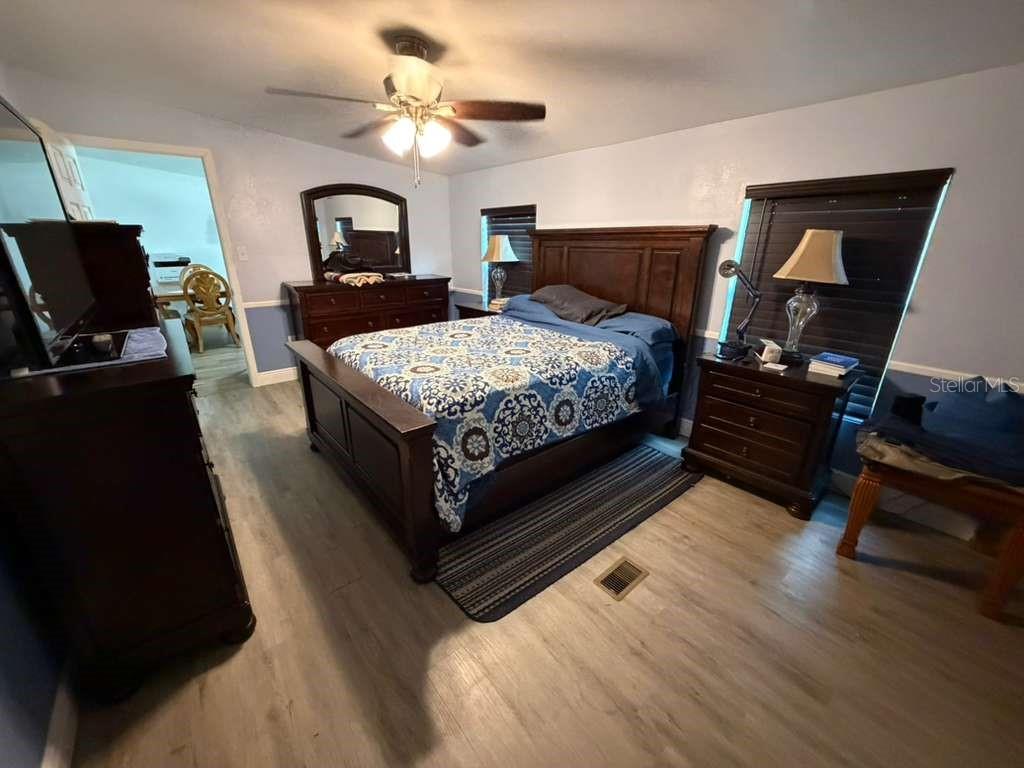 Image 11 of 17 For 2412 Island Oaks W