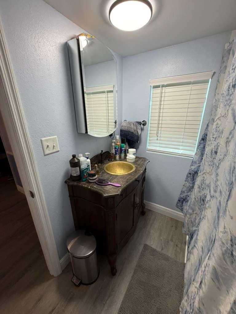 Image 13 of 17 For 2412 Island Oaks W