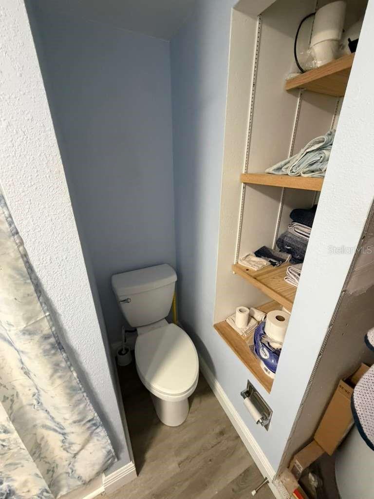 Image 14 of 17 For 2412 Island Oaks W