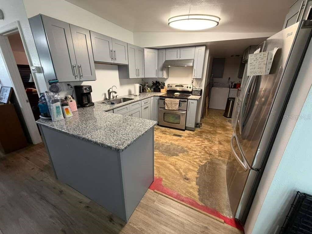 Image 6 of 17 For 2412 Island Oaks W