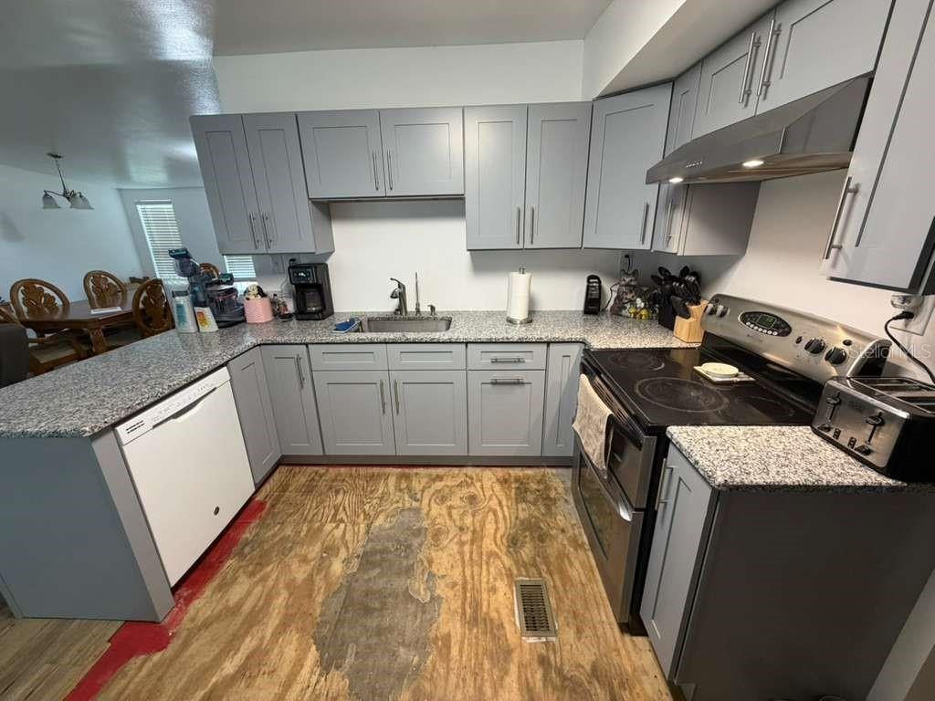 Image 8 of 17 For 2412 Island Oaks W