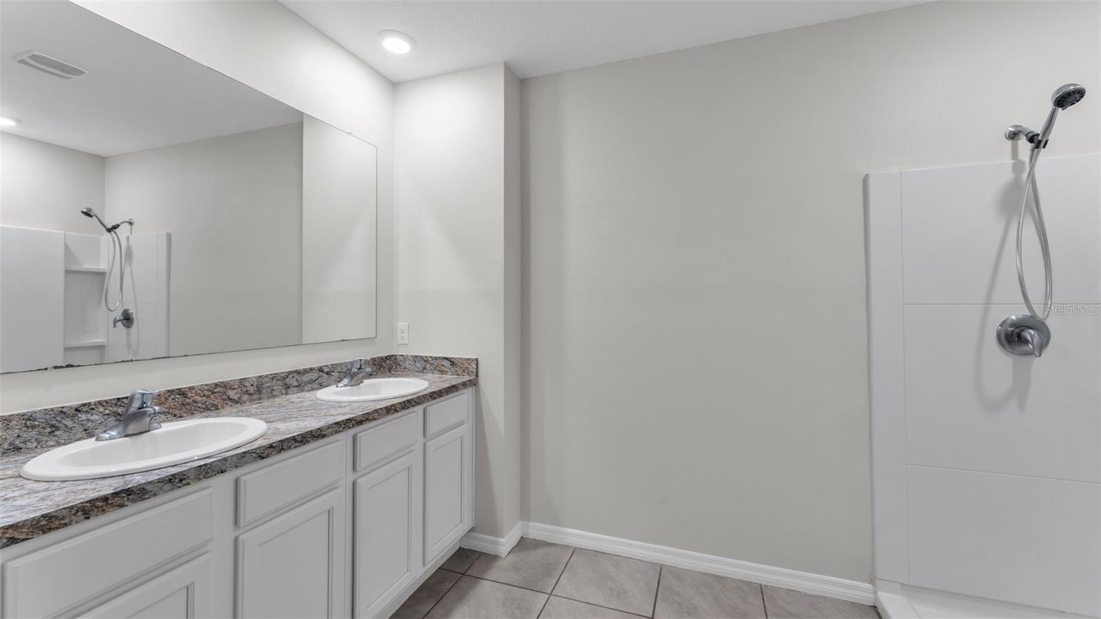 Image 5 of 16 For 225 Gina Lane