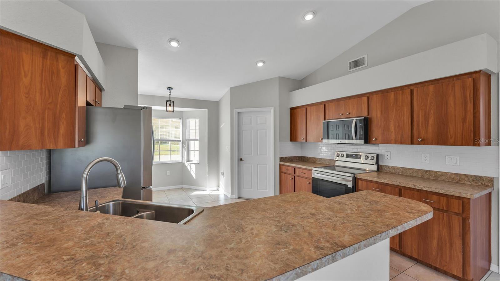 Image 16 of 43 For 4639 Great Blue Heron Drive