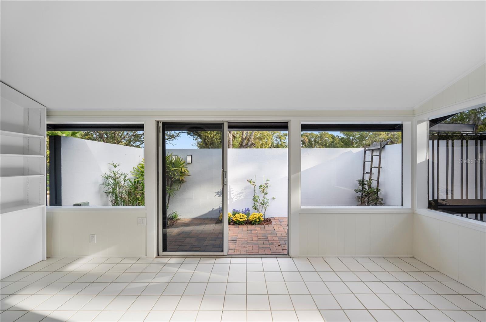 Image 11 of 67 For 210 Palm Drive