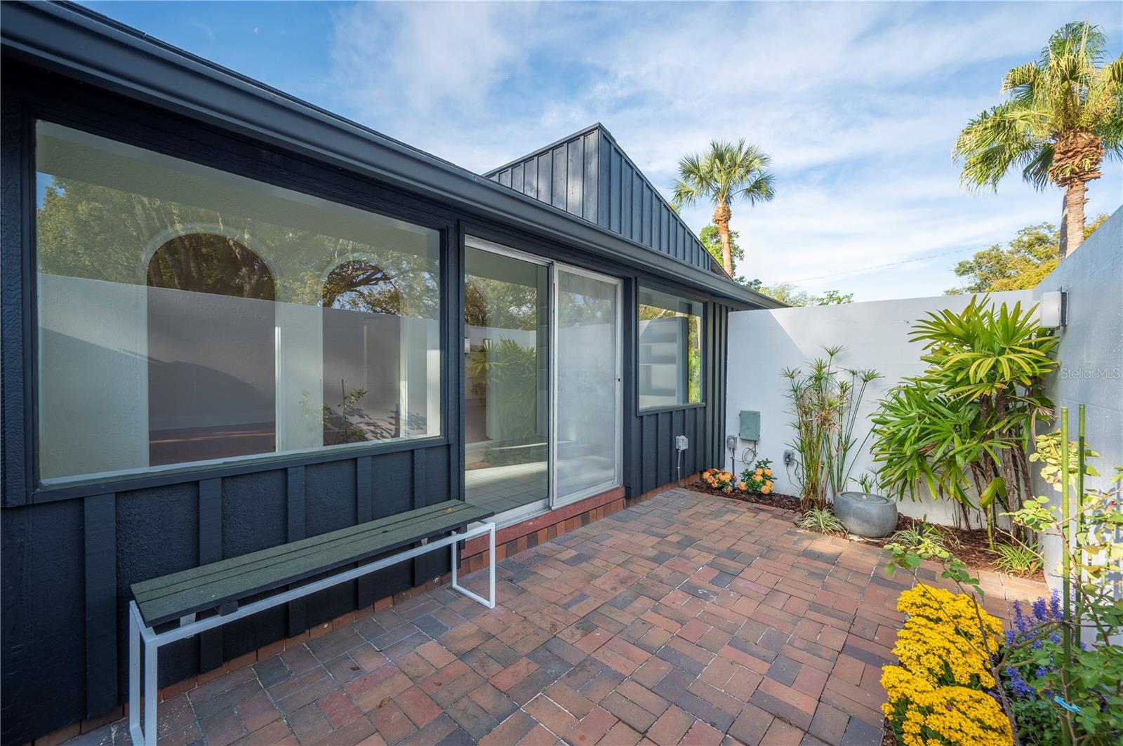 Image 12 of 67 For 210 Palm Drive