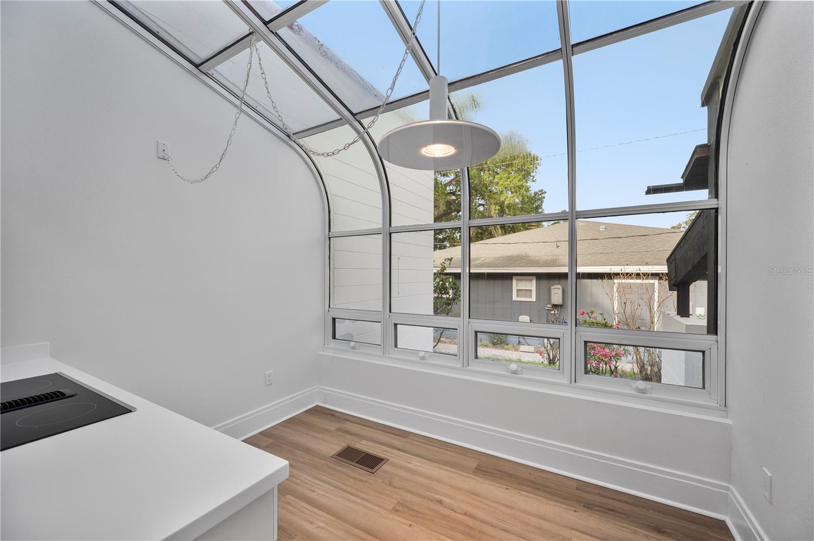 Image 18 of 67 For 210 Palm Drive