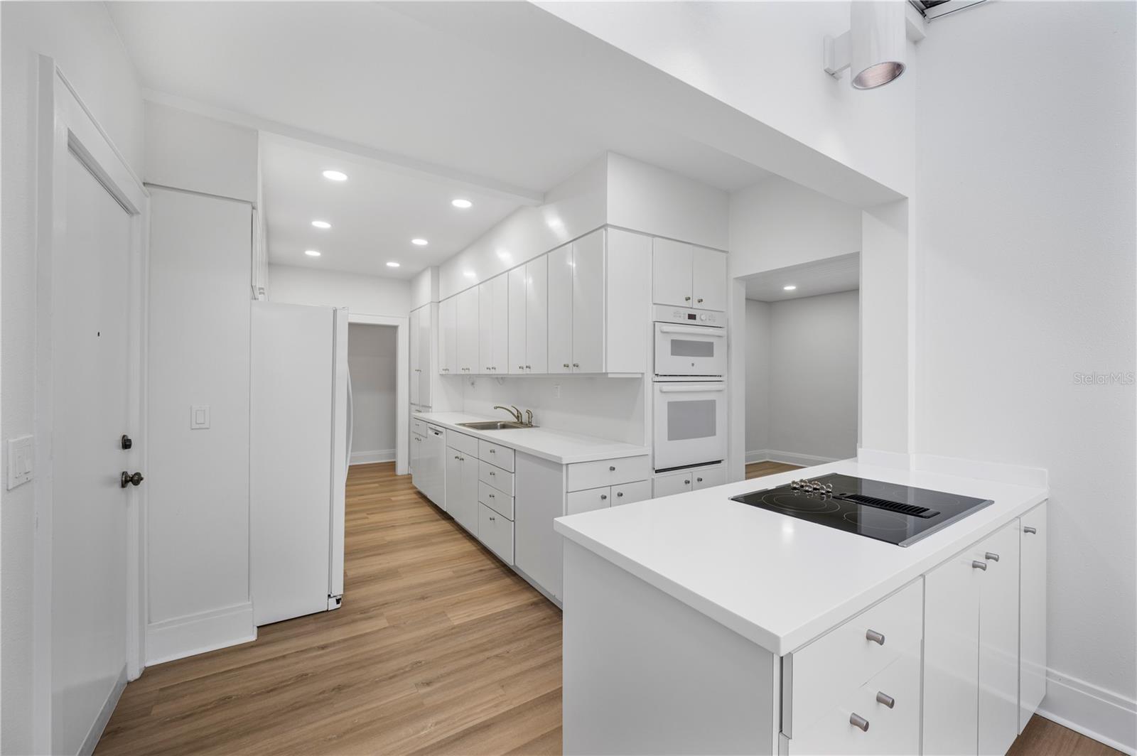 Image 21 of 67 For 210 Palm Drive