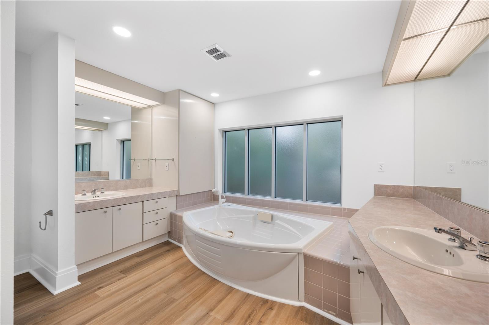 Image 27 of 67 For 210 Palm Drive