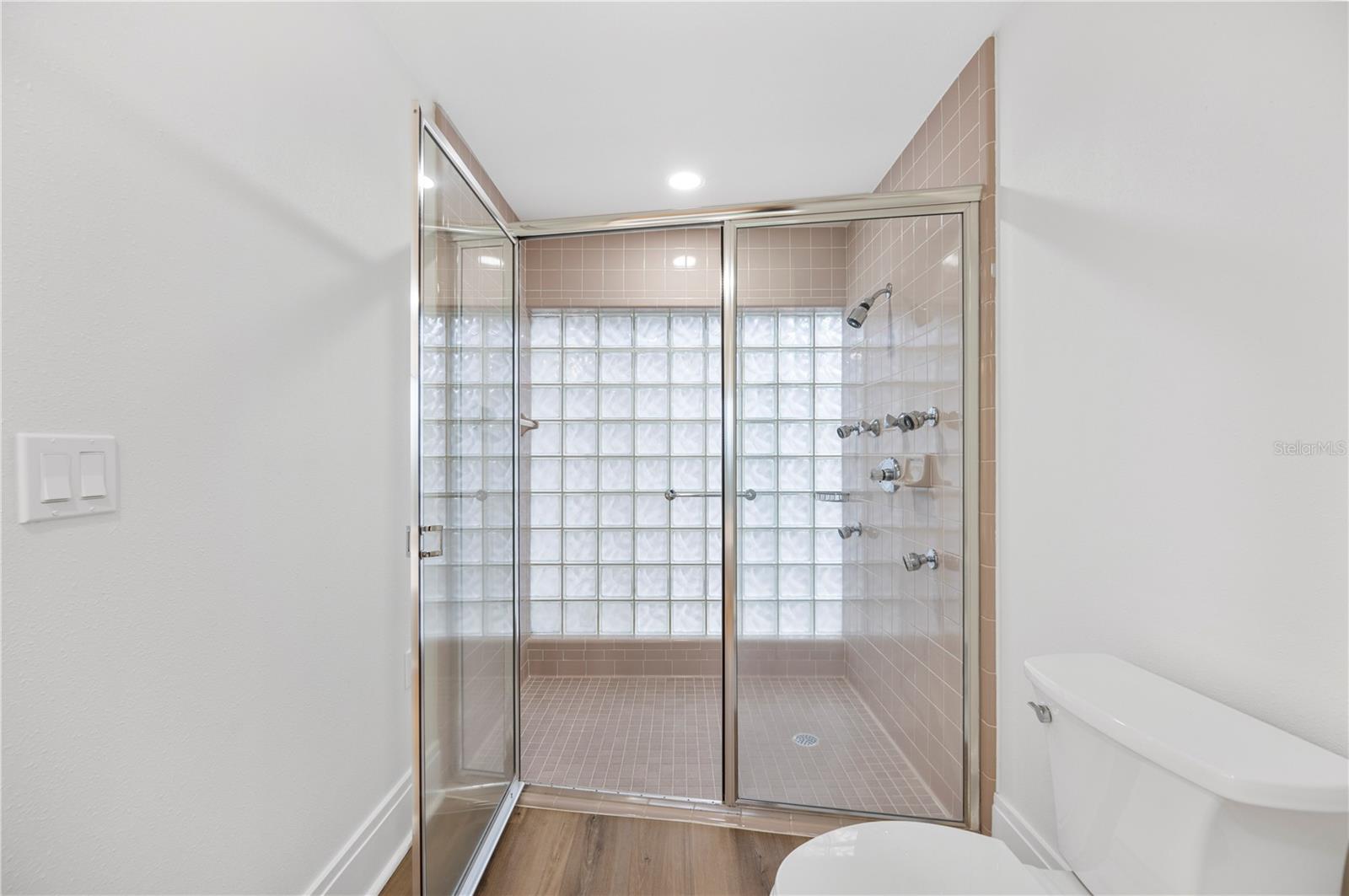 Image 29 of 67 For 210 Palm Drive