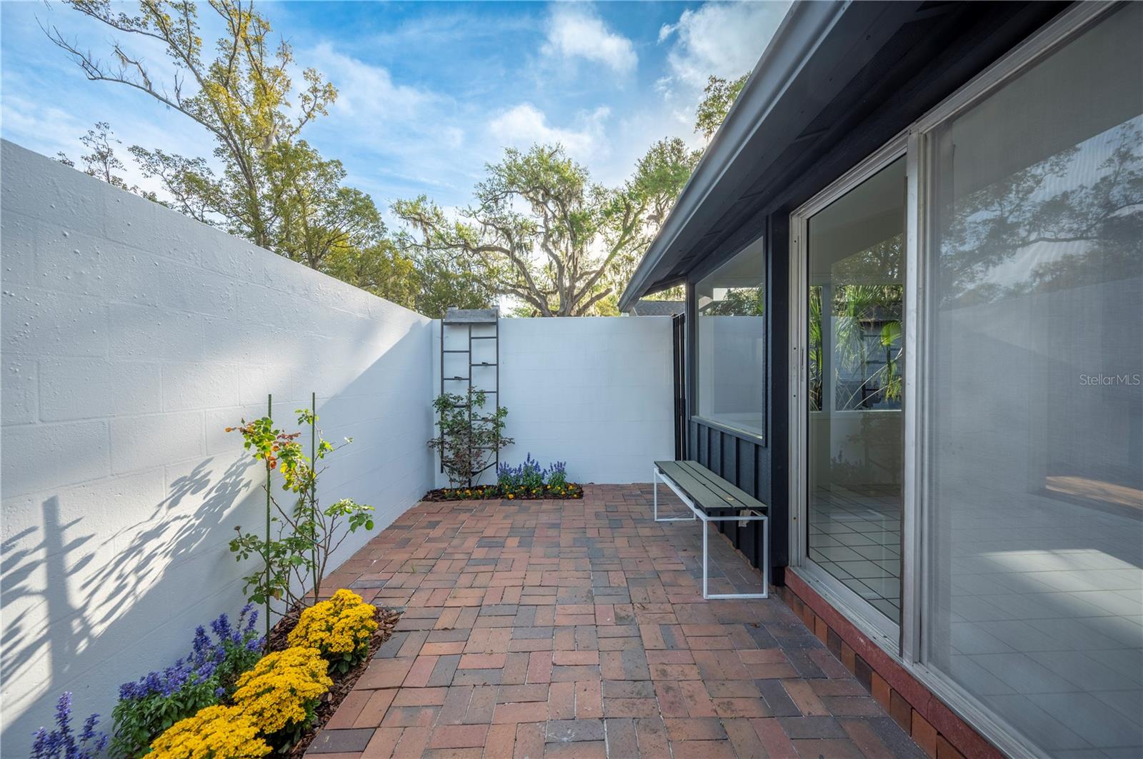 Image 3 of 67 For 210 Palm Drive