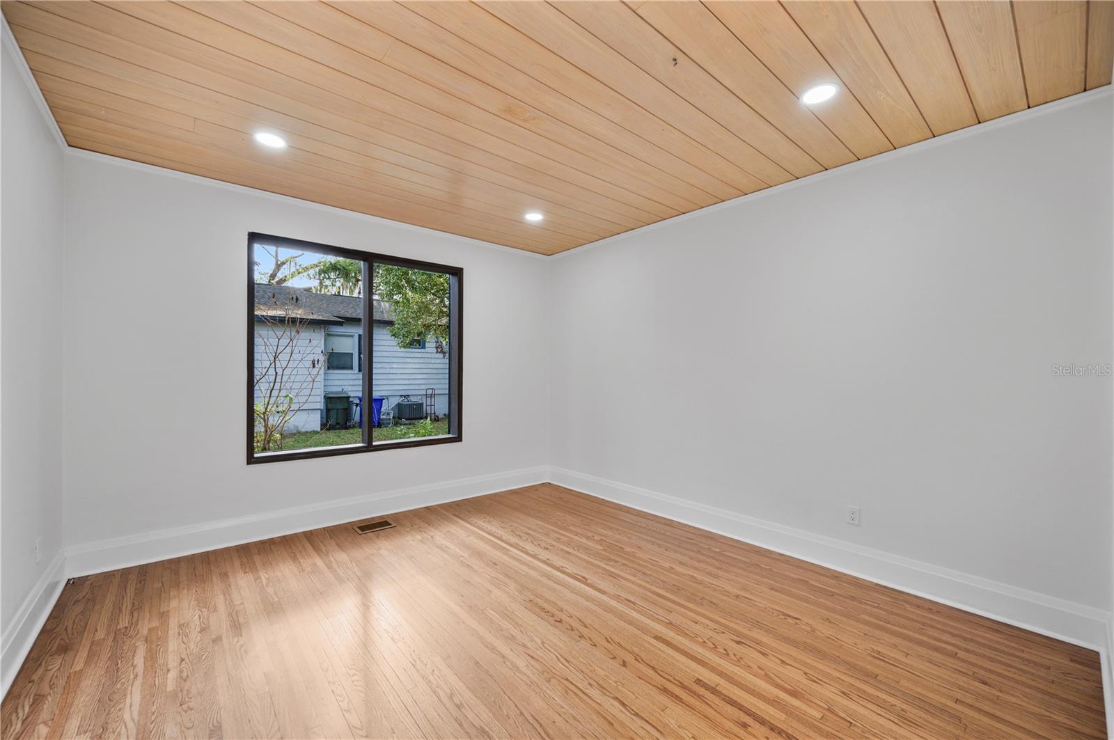 Image 32 of 67 For 210 Palm Drive