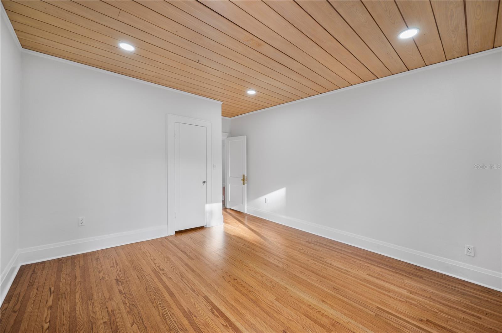 Image 33 of 67 For 210 Palm Drive