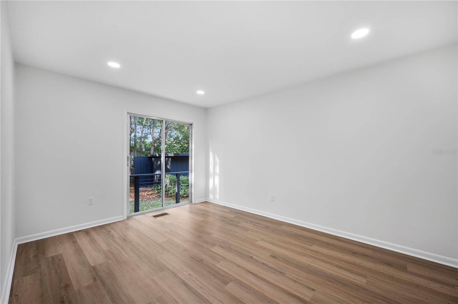 Image 34 of 67 For 210 Palm Drive