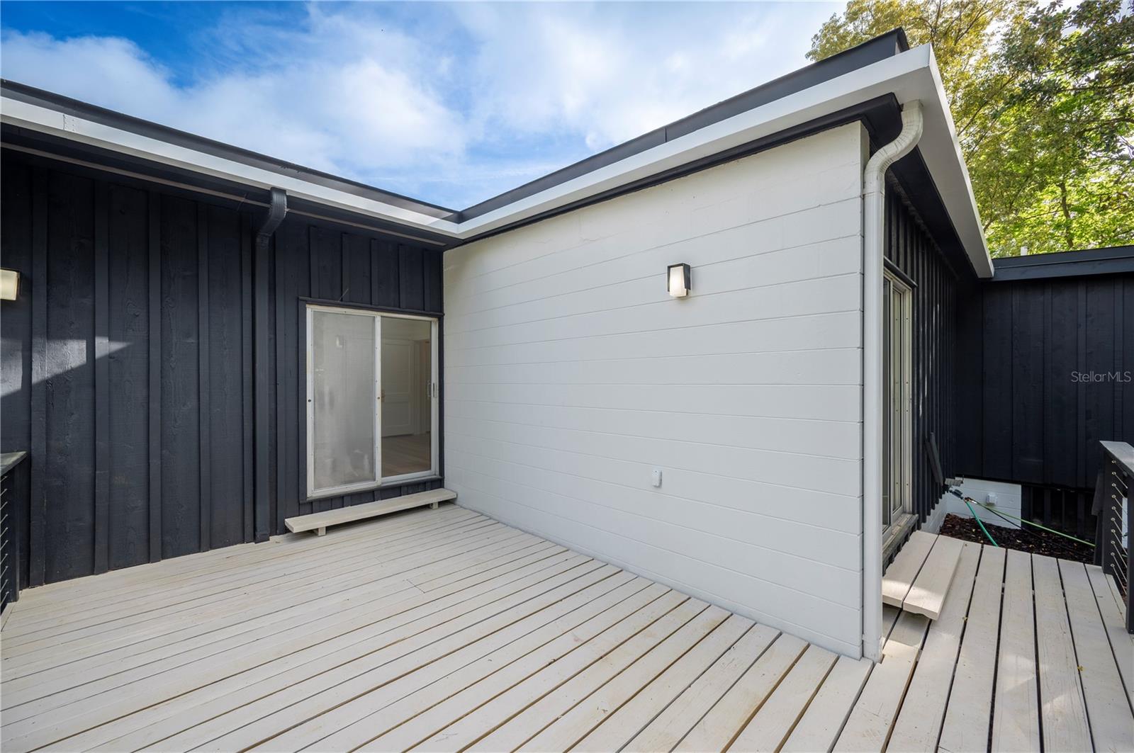 Image 4 of 67 For 210 Palm Drive