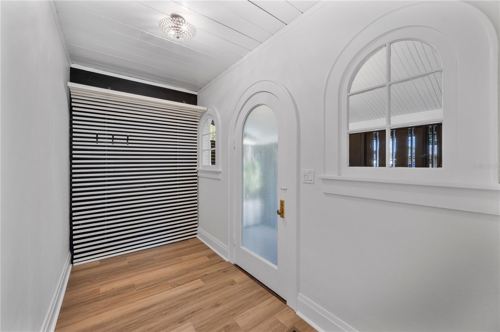 Image 5 of 67 For 210 Palm Drive