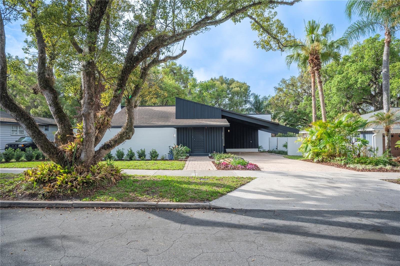 Image 52 of 67 For 210 Palm Drive