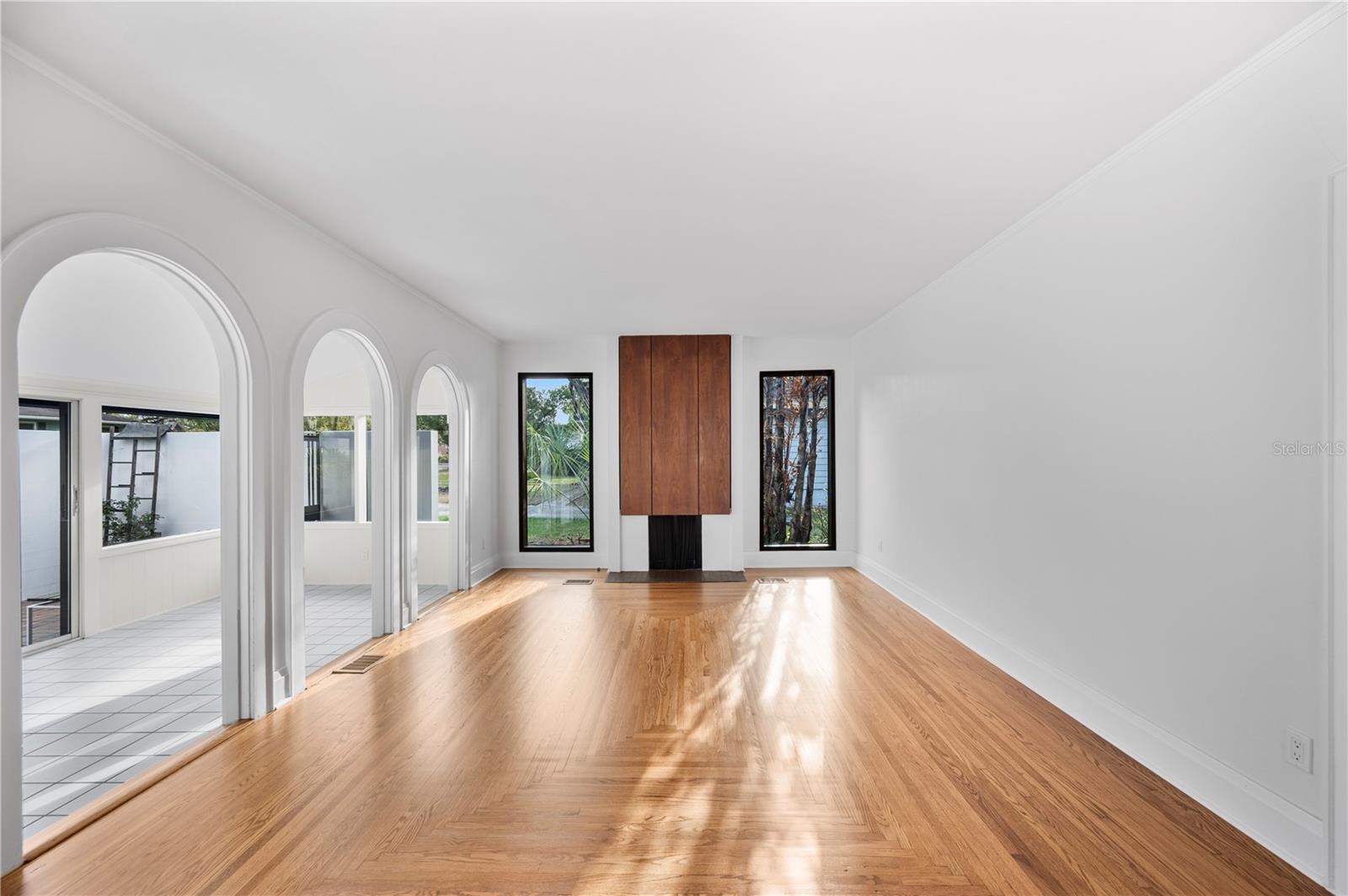 Image 6 of 67 For 210 Palm Drive