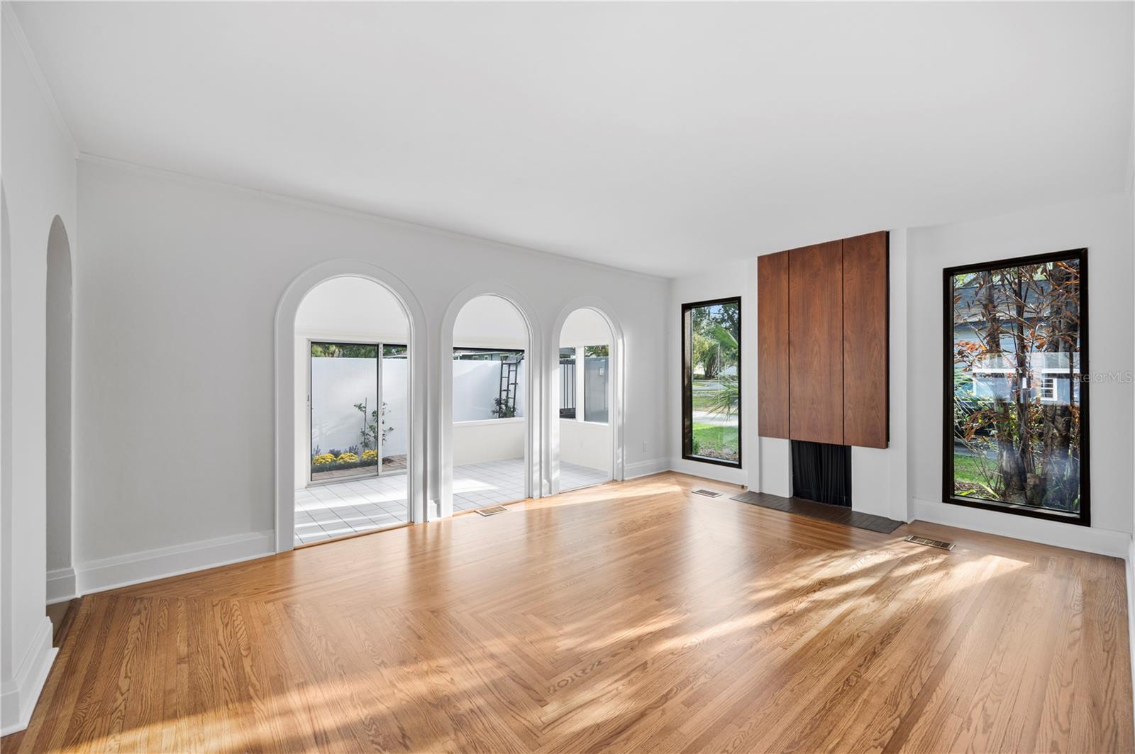 Image 7 of 67 For 210 Palm Drive