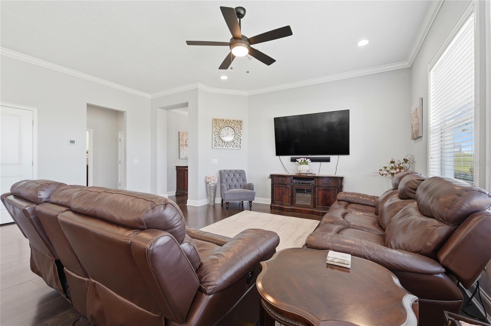 Image 8 of 71 For 539 Waterfern Trail Drive