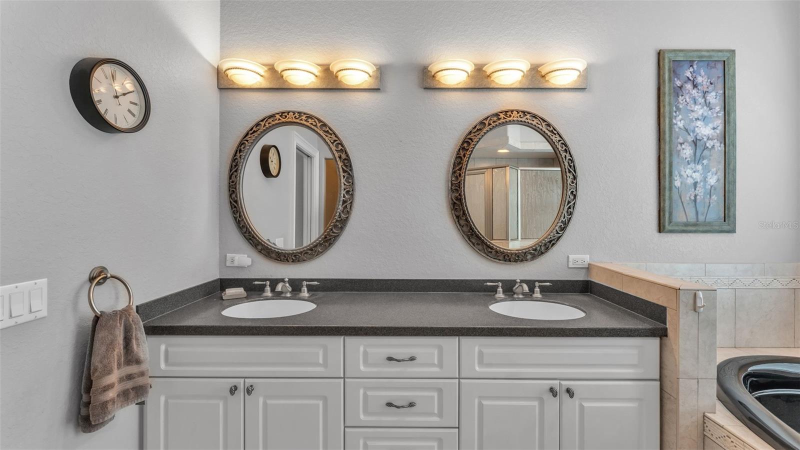 Image 17 of 38 For 4453 Fairway Oaks Drive