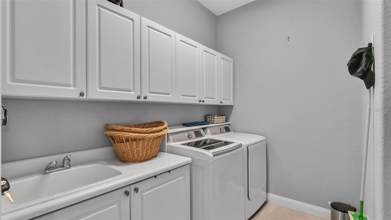 Image 25 of 38 For 4453 Fairway Oaks Drive