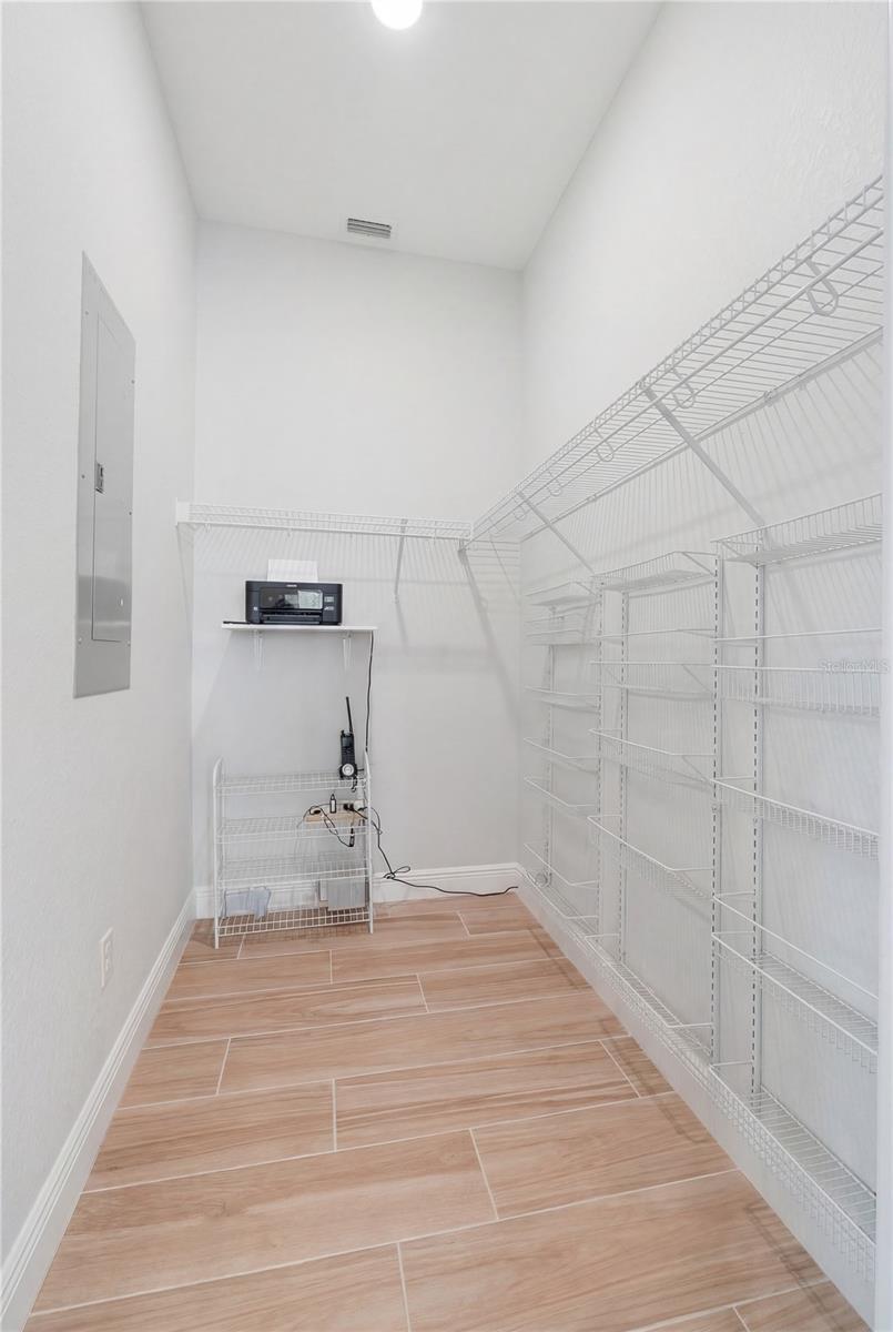 Image 24 of 53 For 2204 R E Byrd Road