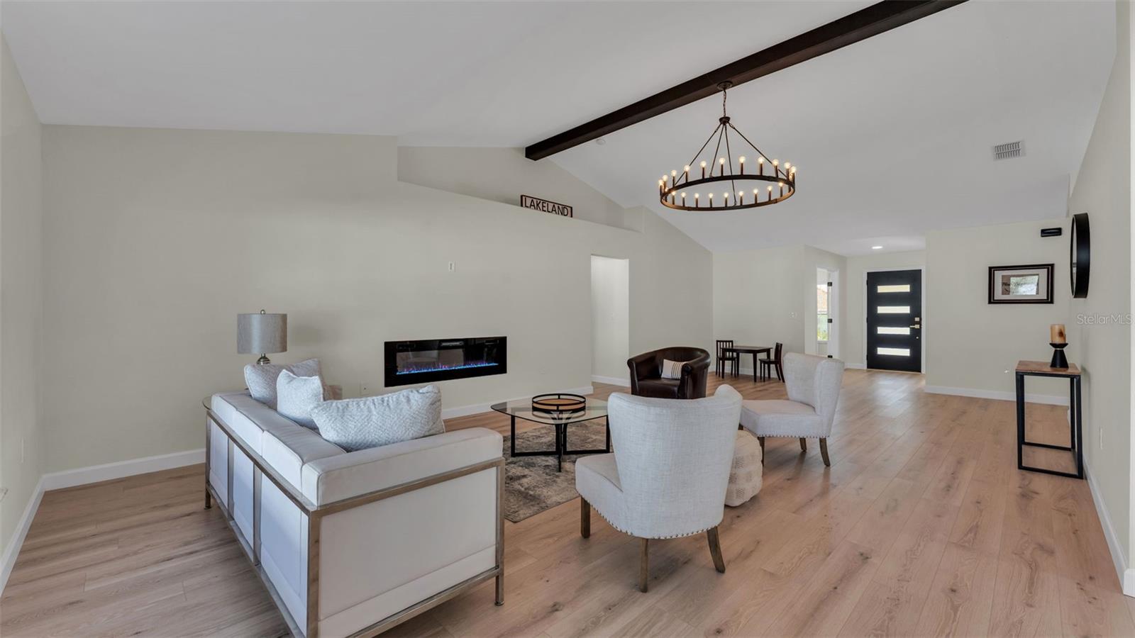 Image 21 of 51 For 6743 Highlands Creek Boulevard