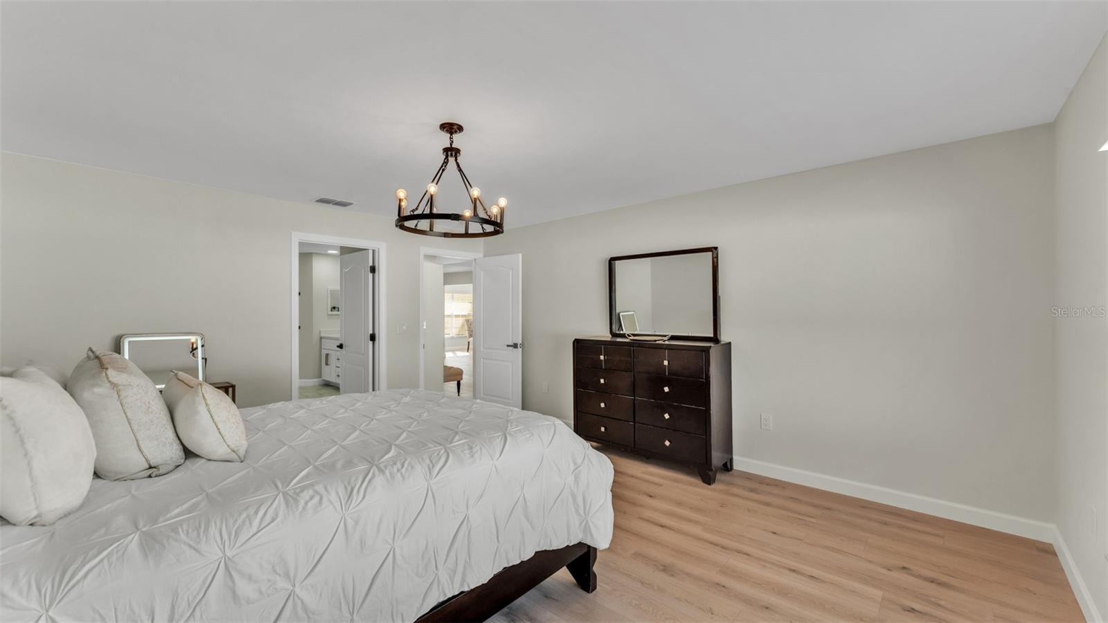 Image 30 of 51 For 6743 Highlands Creek Boulevard