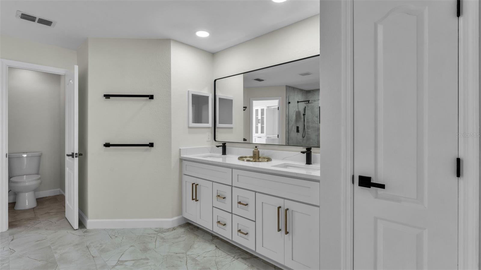 Image 32 of 51 For 6743 Highlands Creek Boulevard