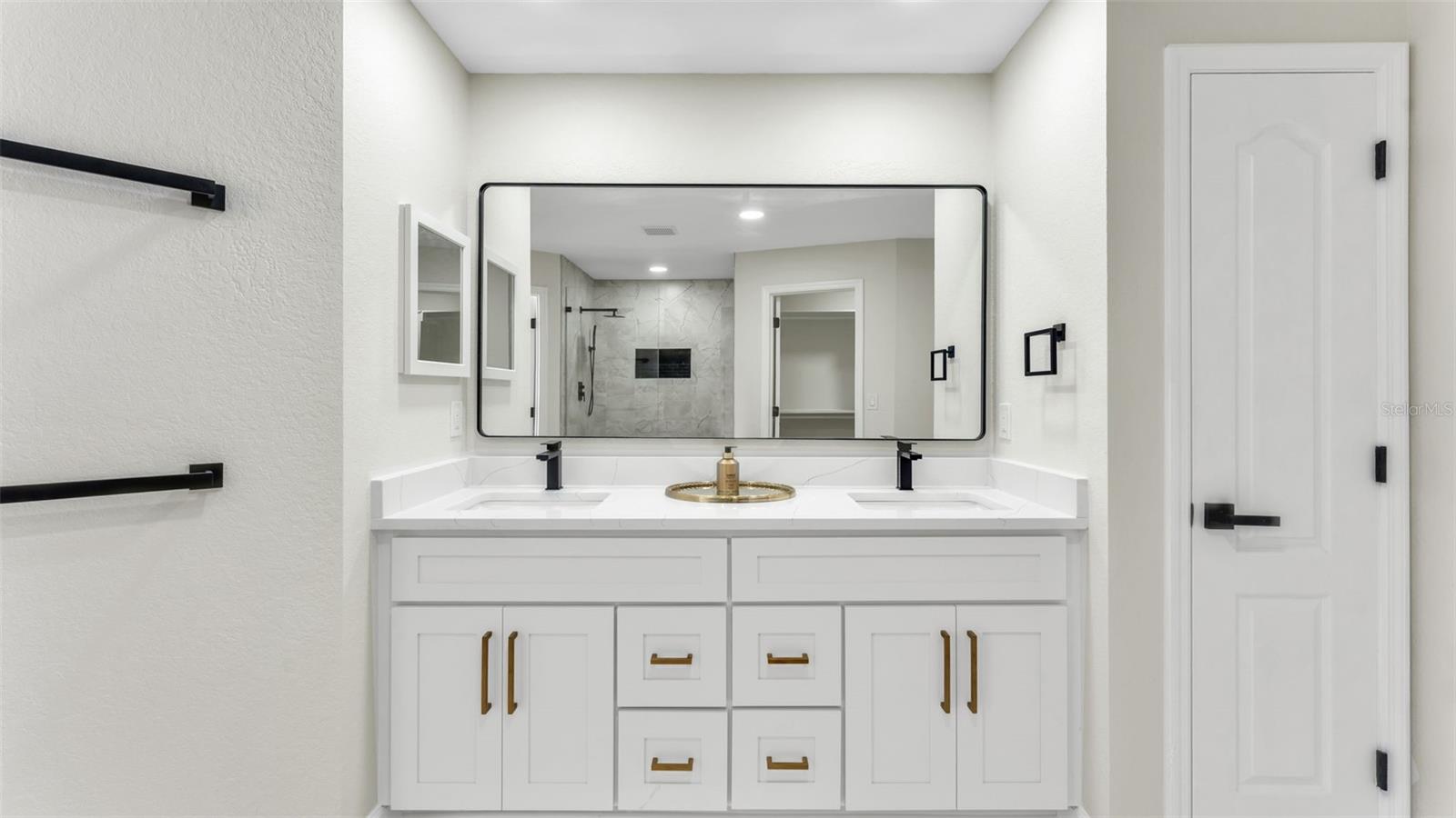 Image 33 of 51 For 6743 Highlands Creek Boulevard