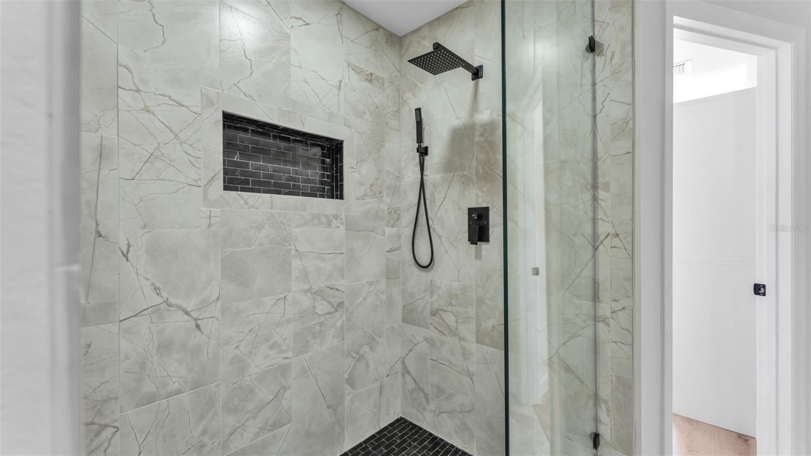 Image 36 of 51 For 6743 Highlands Creek Boulevard