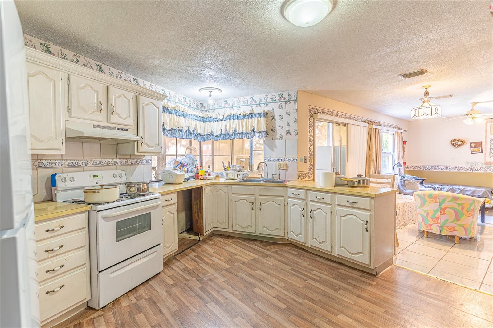 Image 4 of 25 For 1318 Deer Park Court