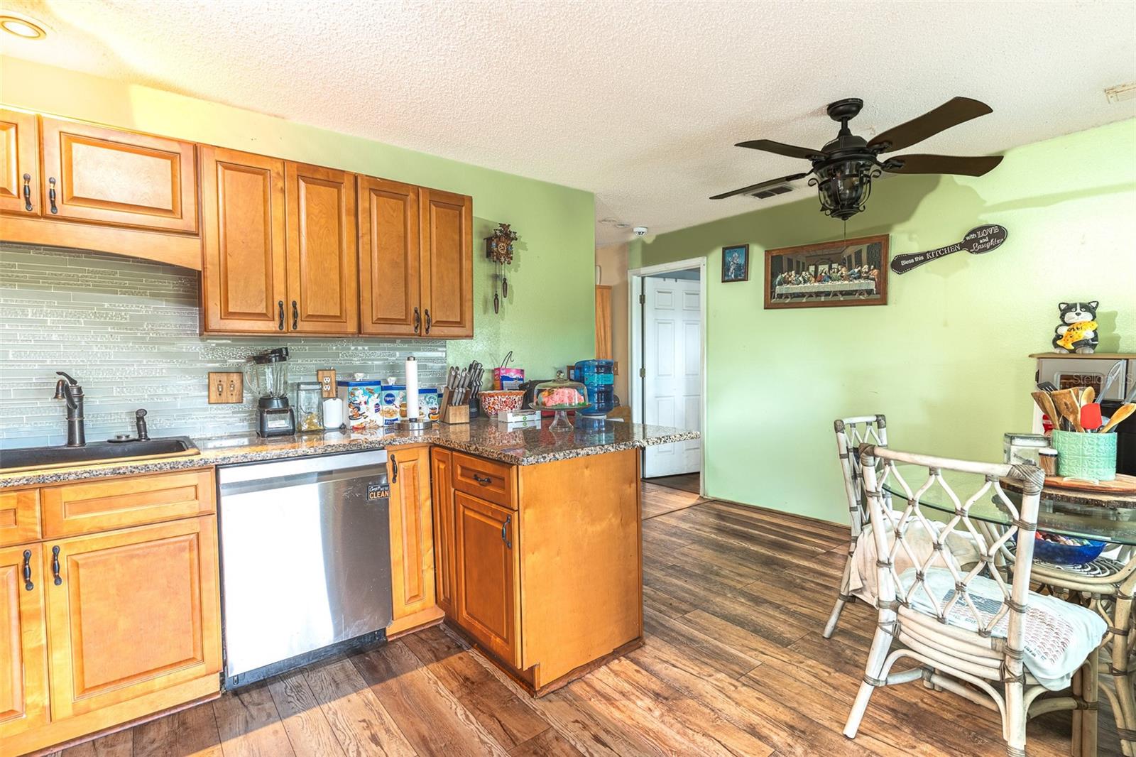 Image 10 of 26 For 626 Cape Cod Circle