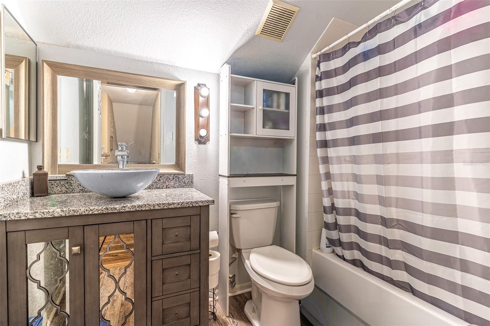 Image 14 of 26 For 626 Cape Cod Circle