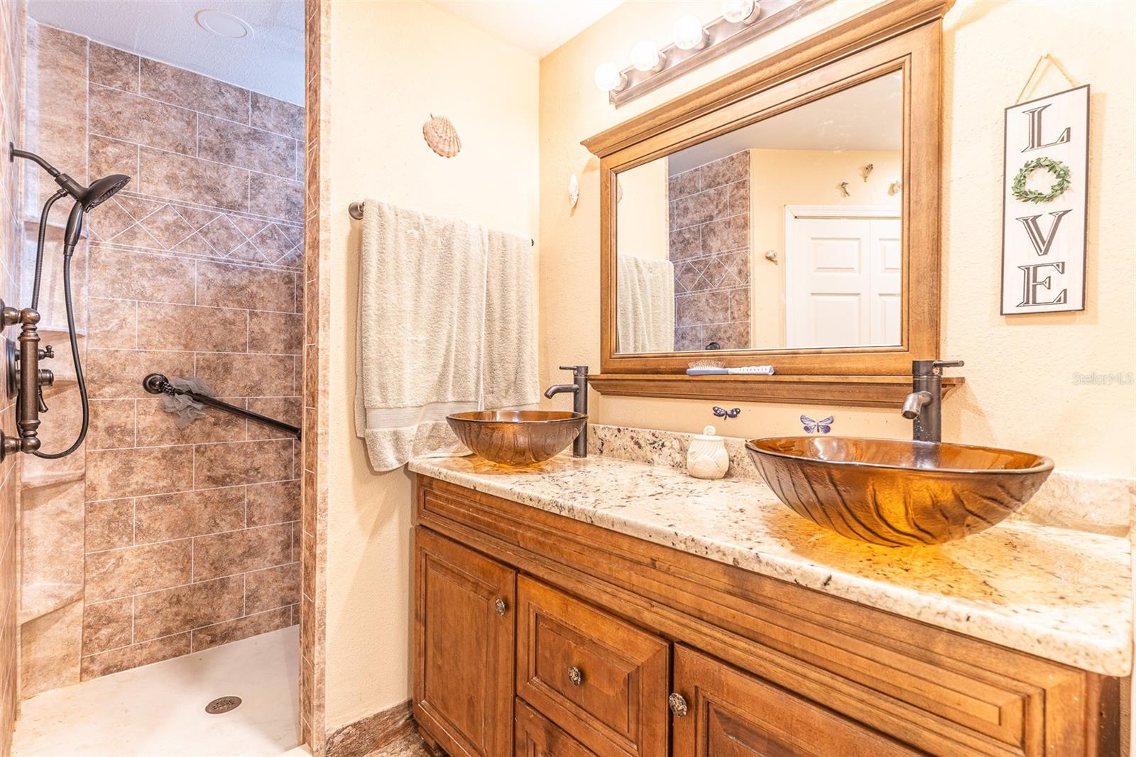 Image 15 of 26 For 626 Cape Cod Circle