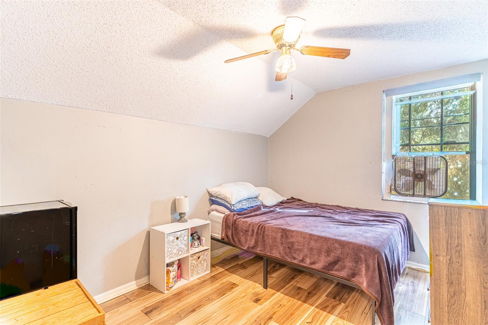 Image 17 of 26 For 626 Cape Cod Circle