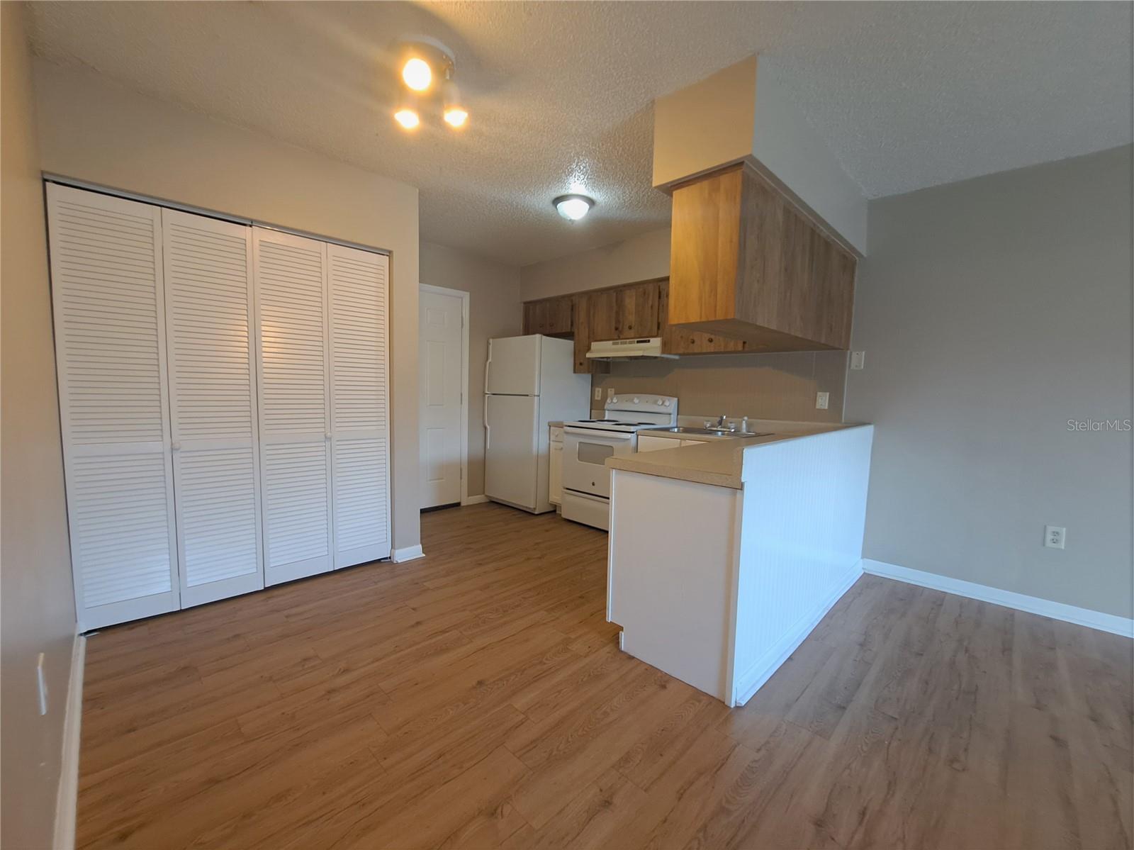 Image 5 of 21 For 6043 Crafton Drive