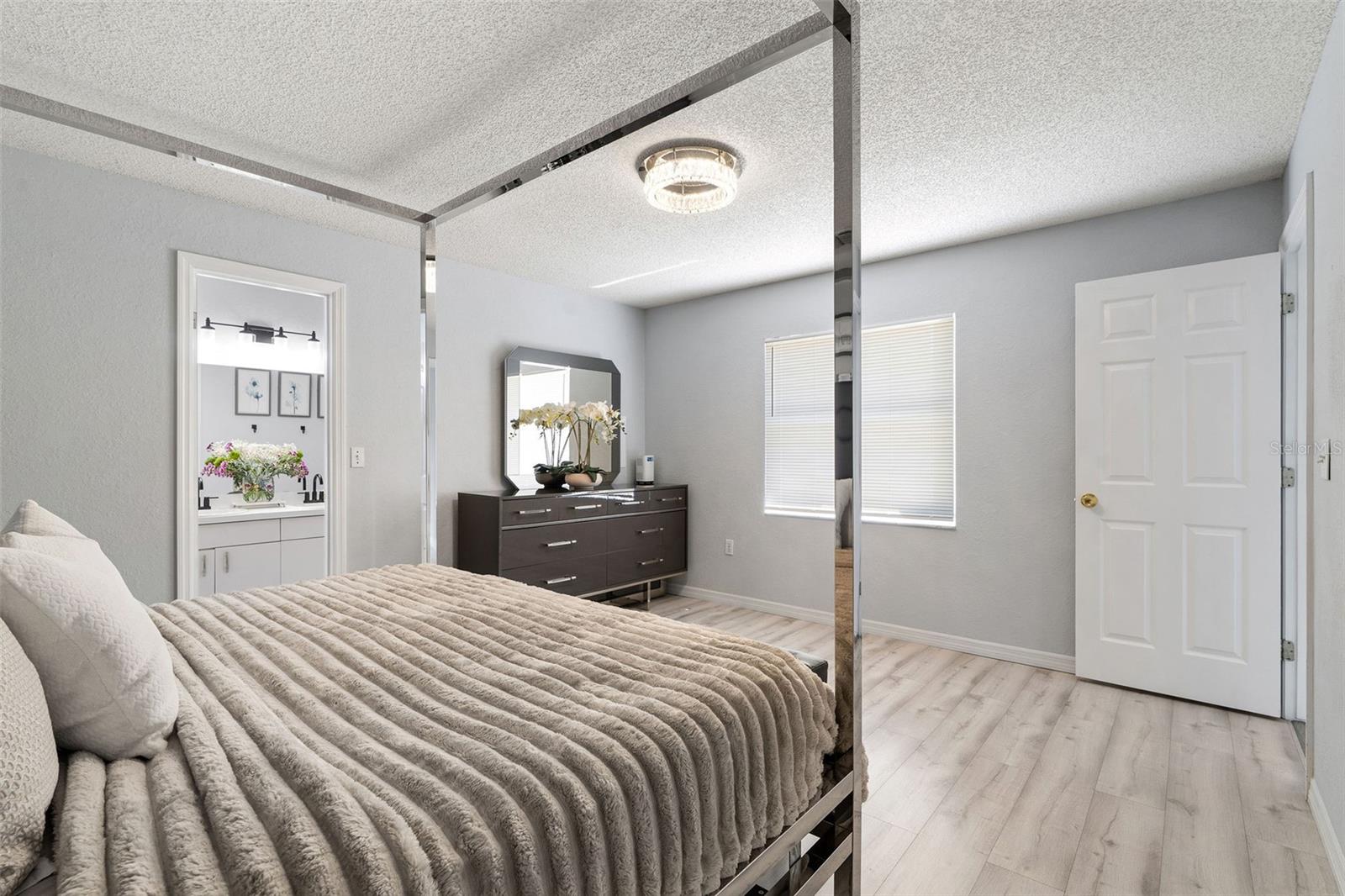 Image 16 of 28 For 8025 Ridgeglen Cir W