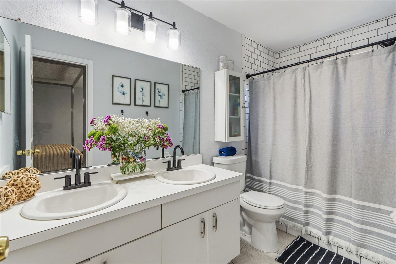 Image 17 of 28 For 8025 Ridgeglen Cir W